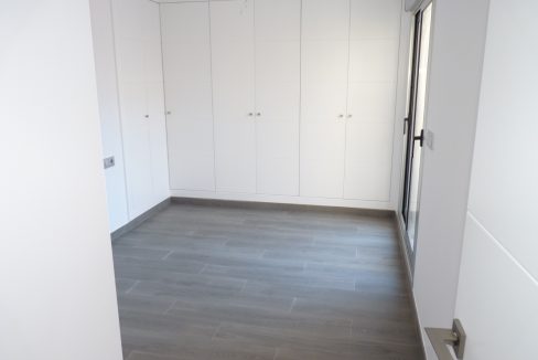 o_1eit480371a4m1lna1v9c145ka283t