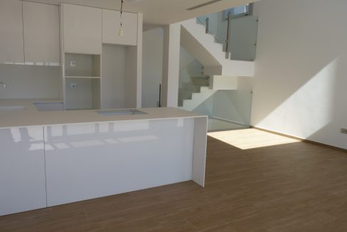 o_1eit48037cqjh76krhkv49bs45