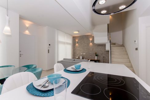 o_1eitndguocgs3v1194l1371dg633