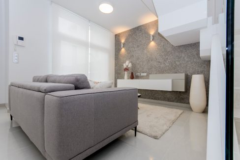 o_1eitndgupail4jtnb3t8415q339