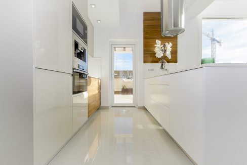 o_1eitnn1701npsrssp9gdlb1c3lb2