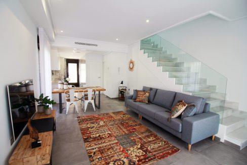 o_1ejkcn5l51g3058t1s5f18eg1c8e28