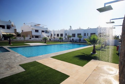 o_1ejkne5c41slv1d1k1maenvl10r031