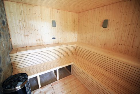 o_1ejkne5c5kq713deqos19ts18mf35