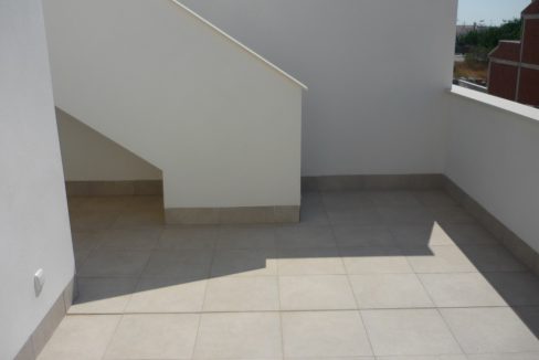 o_1ejs7q04c508pcb1iou1fsald13f