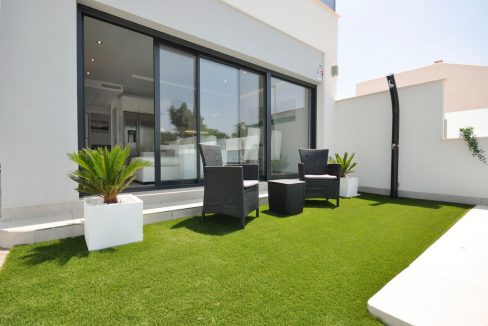 o_1ejsinc0a12fbp4s173cf9kln82q