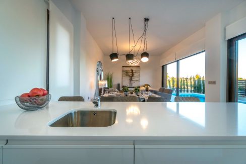 o_1ek1128de17h51qtn1lh1kr8hbb35