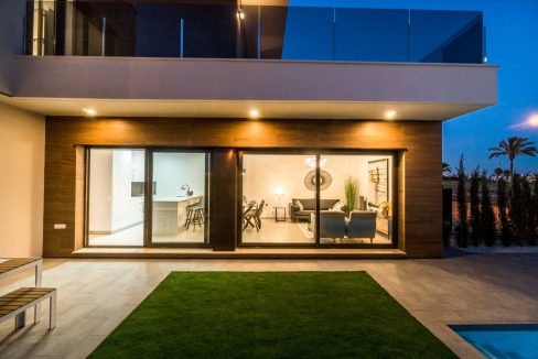 o_1ek1128de1c7a5b1k2g1num54037