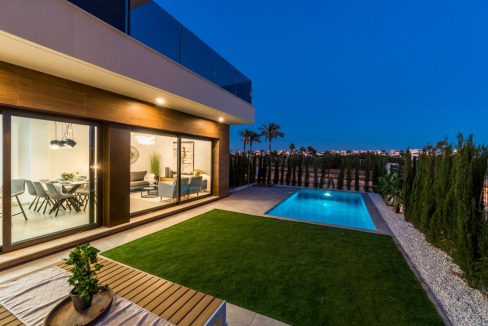 o_1ek1128de1d3sj0u4rs13uv1evo38