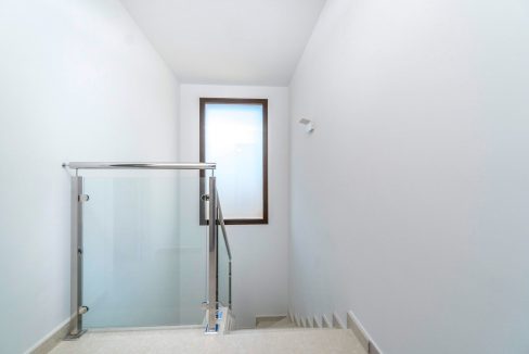 o_1ek1128df1ai31j3v108uu8g1lv83n