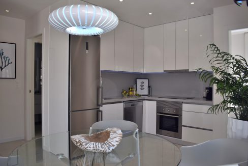 o_1ek187599u011tuh1fnrhbni5r30