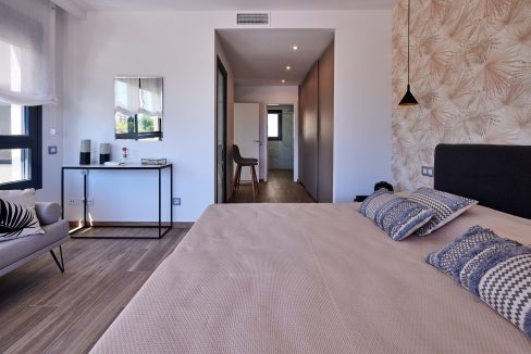 o_1eke3ig7h1rcn19t31lmn39c6fv32