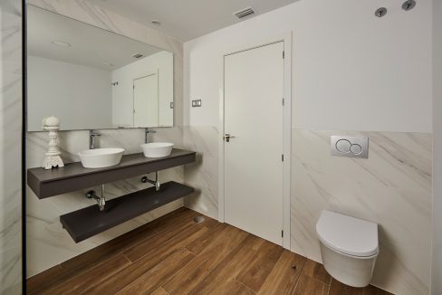 o_1eke3ig7h50fl031uvniab5kd2u