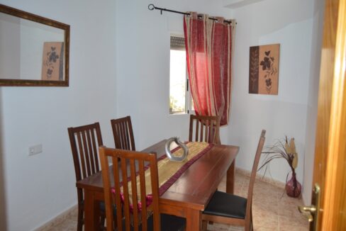 o_1eket3iq2sgp1cqd1iq7745kbt3f