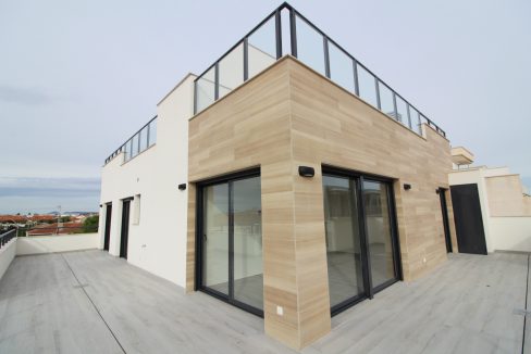 o_1ekjieg3eucn10nnf7fnao1c1f3e