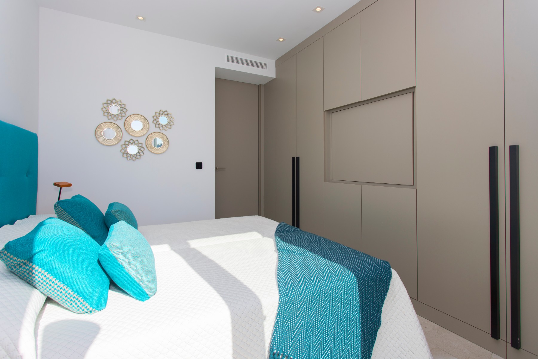 o_1ekr9im0l1m50dan17kg1u871qeg2v