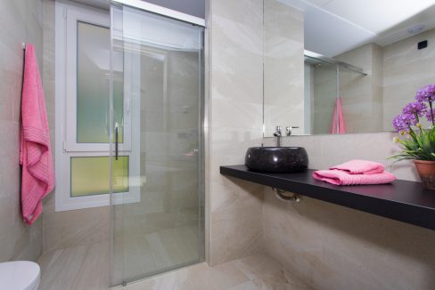 o_1ekr9im0ll5c13cv15ti1ch1aki30