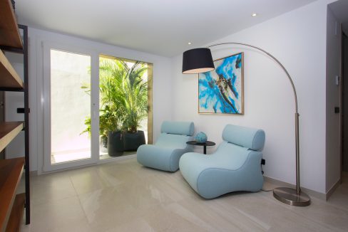 o_1ekr9im0p1lk9bk71hhoc01hdp3a