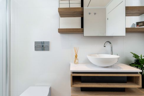 o_1el0bpmcc164m297ufg1u0k18ou27