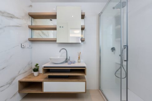 o_1el0kuns31f8r1ennva2am512pd23