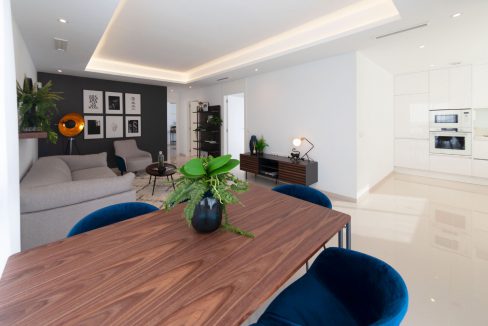 o_1el5k7ue3vfj10479r410021cgv1q