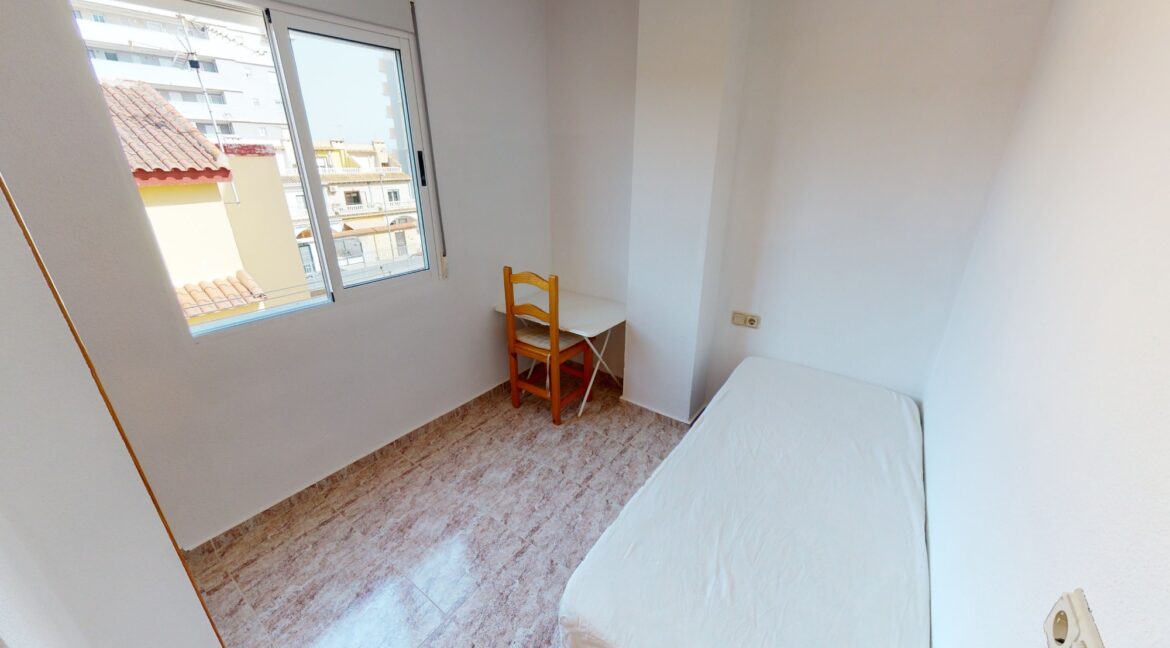 o_1elhvedcprdnefault8f748u24