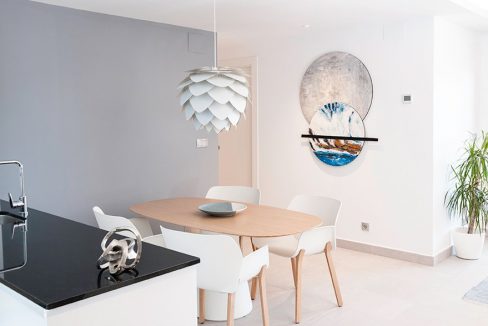 o_1em70phns1inr1d1m6tbnal1gr024