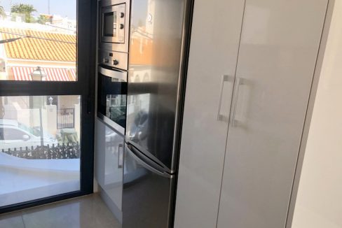 o_1emri025v102a627mj995nq623j