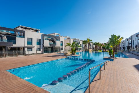 o_1emtm7noa248191f1kiv1a8v18dl2m