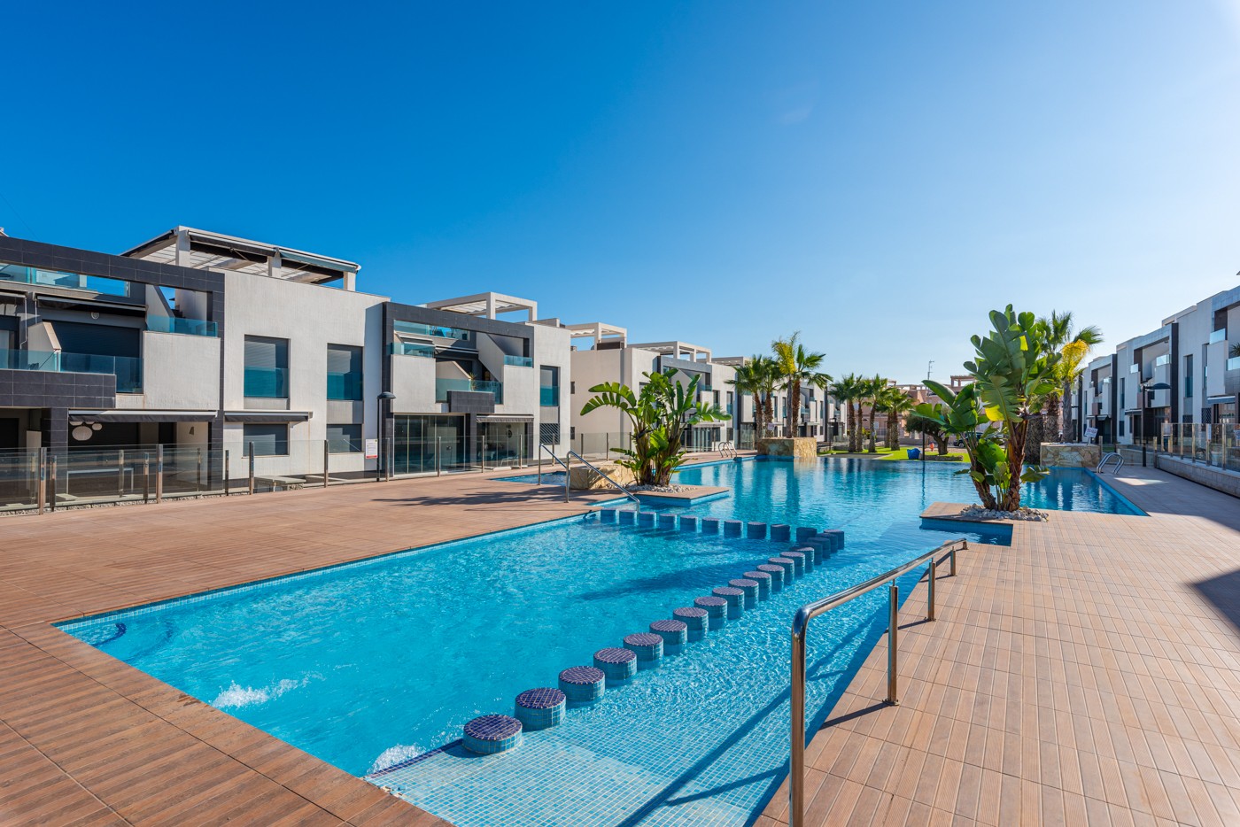 o_1emtm7noa248191f1kiv1a8v18dl2m