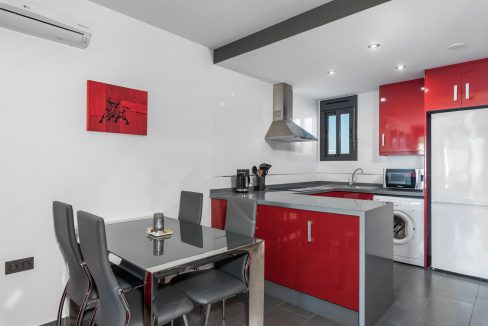 o_1emtm7noatig1ortq1mf95q82i