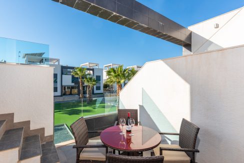 o_1emtm7nob1njp1t2gob0qj2eql30