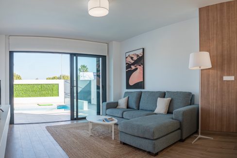 o_1emu3div919b215711fls17jt7492h