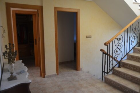 o_1enc09b0tgfd12ufkt1cta1g7n4a