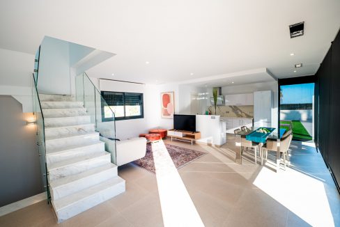 o_1envd669s1021h15134q118euo2t