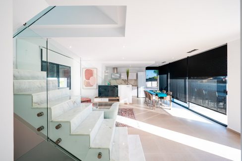 o_1envd669t1vrv10e714dd136617842u