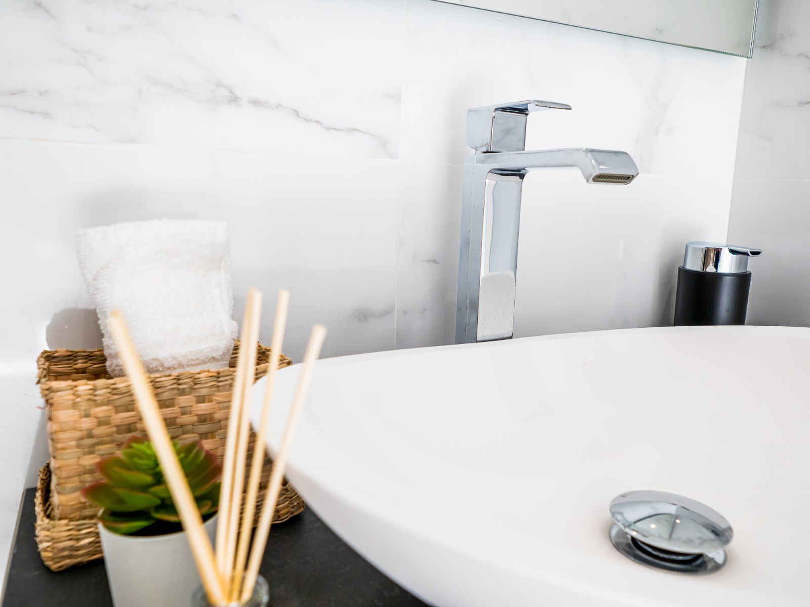 o_1envd66a01kbl18q41sh11poj19ba3m