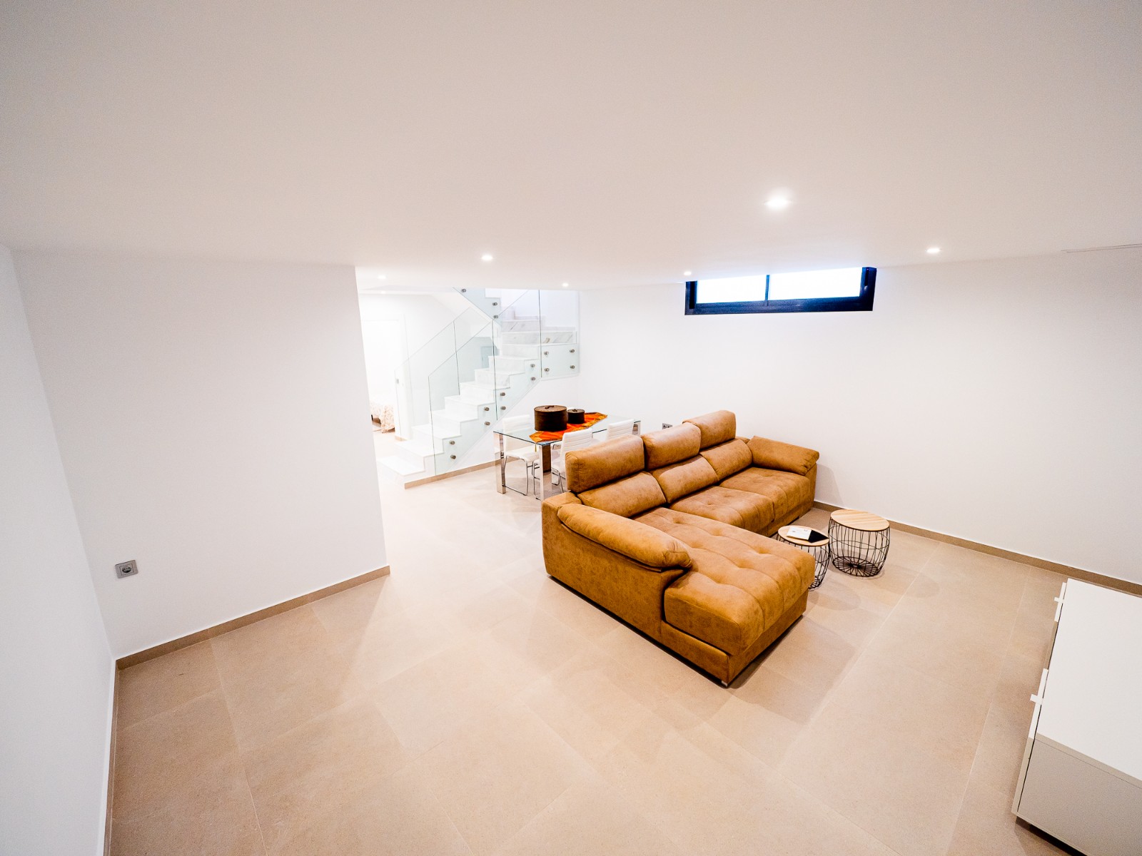 o_1envd66a1qaolr28ft121nng041