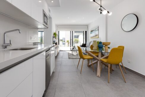 o_1eq2jnis51p5tmn9193l112d12d838