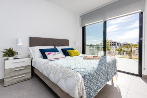 o_1eq2jnis5m2s155k1thmr3l1n463e