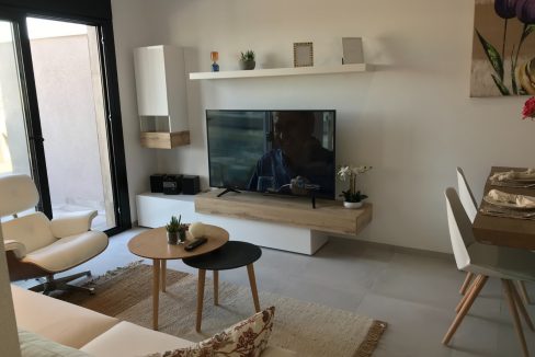 o_1eq3040hd97up451jb0aml11pg2f