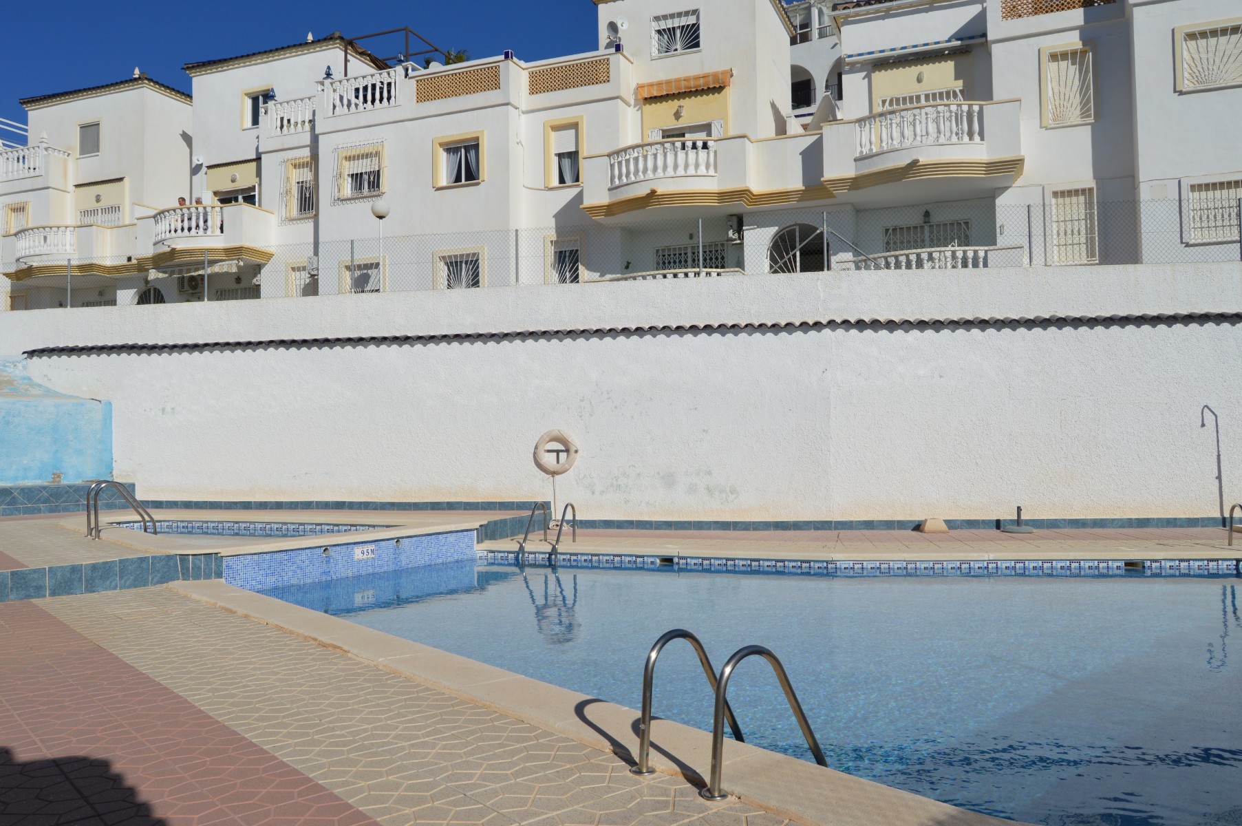 o_1eqsl5e8r1hinh3t1l701gd1qa13m