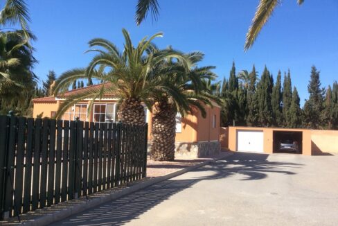 o_1es16f5oq1pmh1ode15s74n31e42g