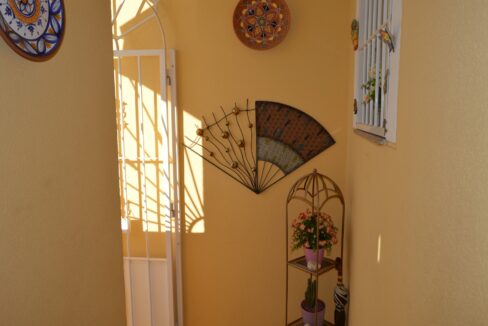 o_1esbaqpt7287g1p1i2q9443ec43