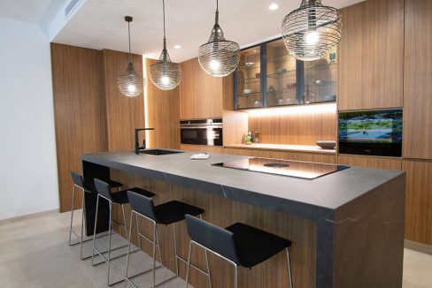 o_1esl7hb5qahv1sccua5ste18gn2s