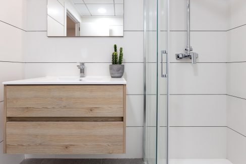 o_1et25bprg1is24hq1oetund1ii43v