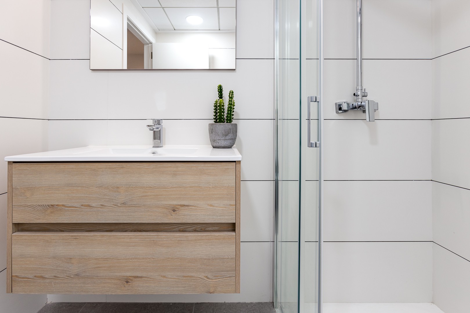 o_1et25bprg1is24hq1oetund1ii43v