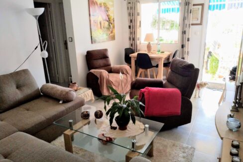 o_1et7e2a571a7enga1qu118vegf11k