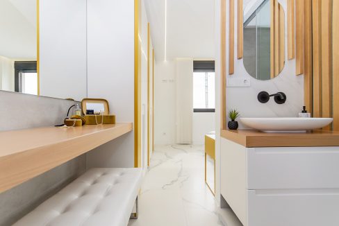 o_1eu0jbrno10ie1f1d9k115u01j231