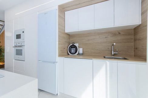 o_1eu0jbrnqap621bv4lciaaa3i